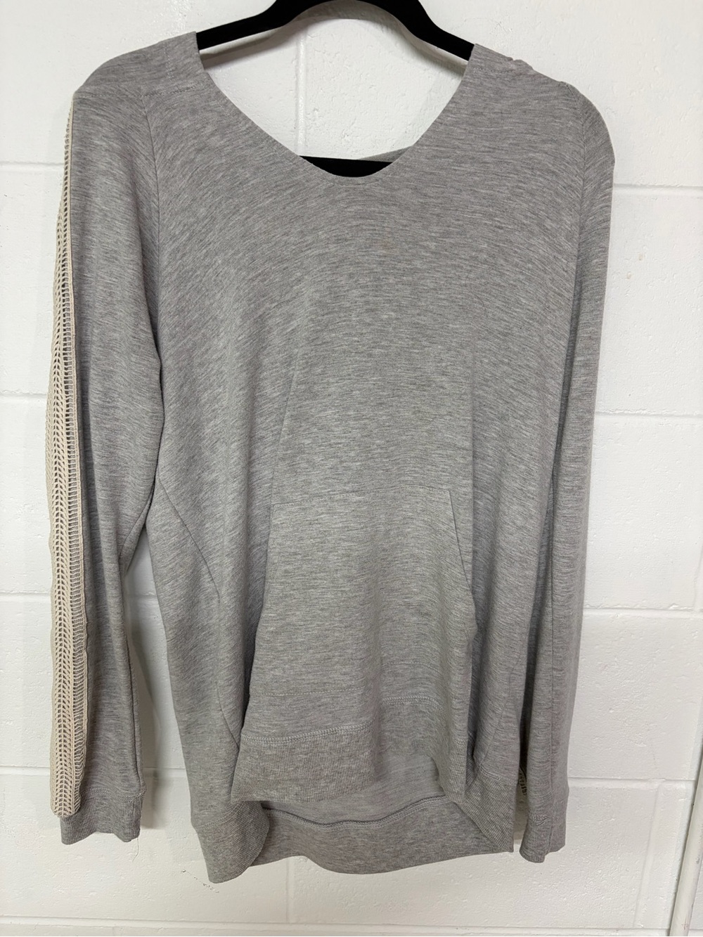 Women's Light Gray Long-Sleeve Pullover Sweatshirt with Open-Knit Sleeve Trim